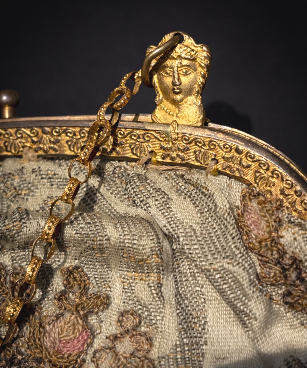 Sac / Reticule , Epoque 1820 , Monture à l'etrusque , Broderie , Panier de Fleurs , Bourse -photo-2