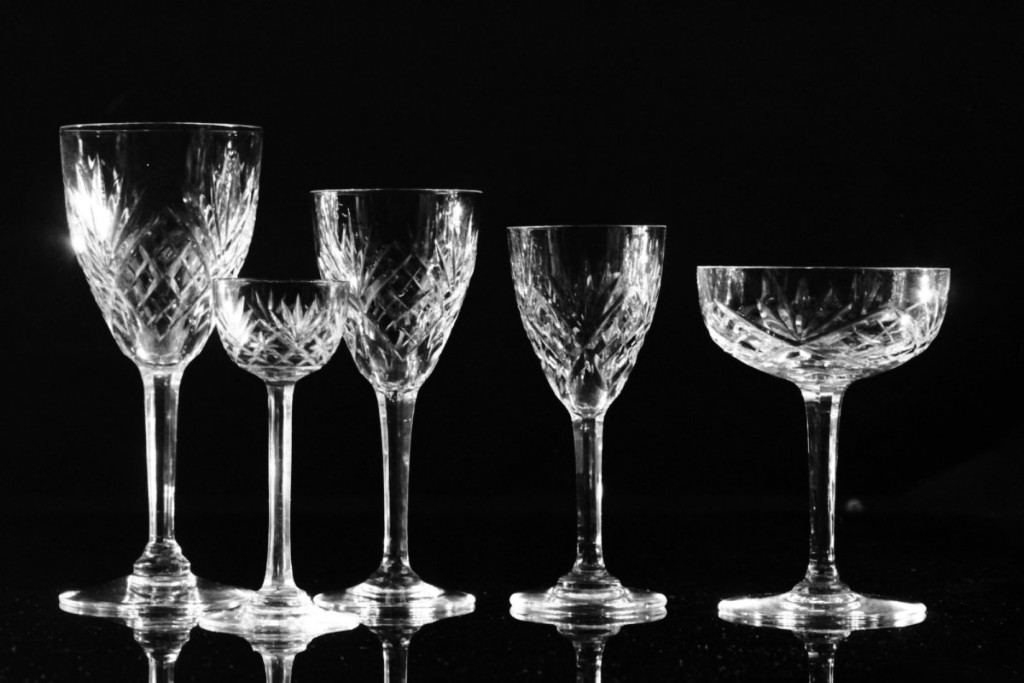 Service De Verres En Cristal Gravé De Saint Louis, Modele Chantilly Flutes , Coupes , Gobelets