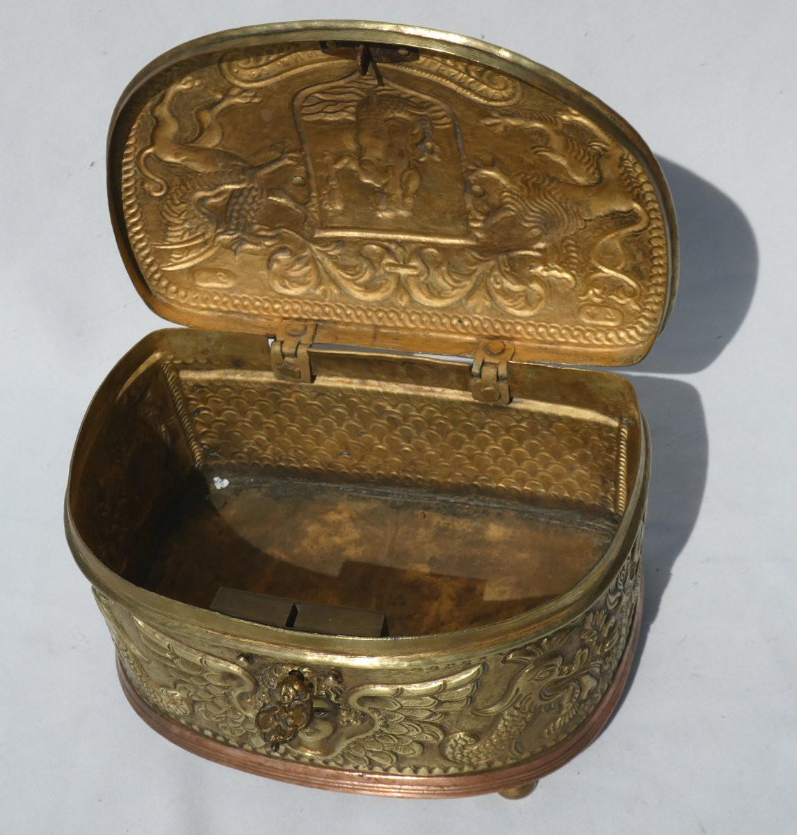 Epoque XVIIe Siecle Jewelry Box , Repoussé Brass , Heraldic Mermaid Decoration , Box Ecrin-photo-4