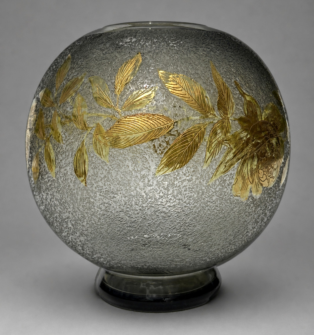 Vase Boule Art Nouveau Verre Degagé à l'Acide , Montjoye 1900 ; Decor De Roses , Dorure XIXe