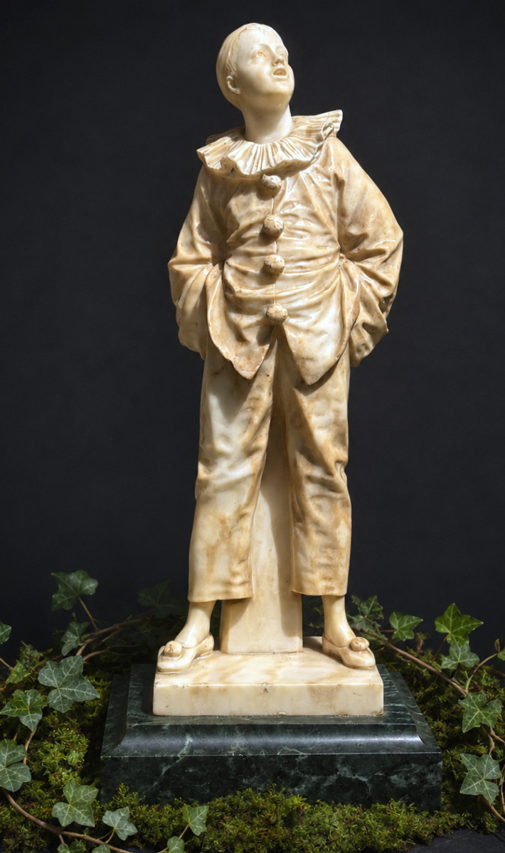 Sculpture En Albatre , Jeune Pierrot , Comedia Del Arte , Socle Marbre Vert De Mer , 1900 