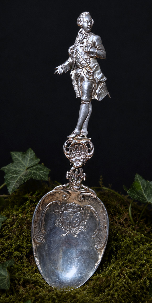 Large Piece In Solid Silver XIXth , Portrait Of Louis XVI , Historical Souvenir , Ladle