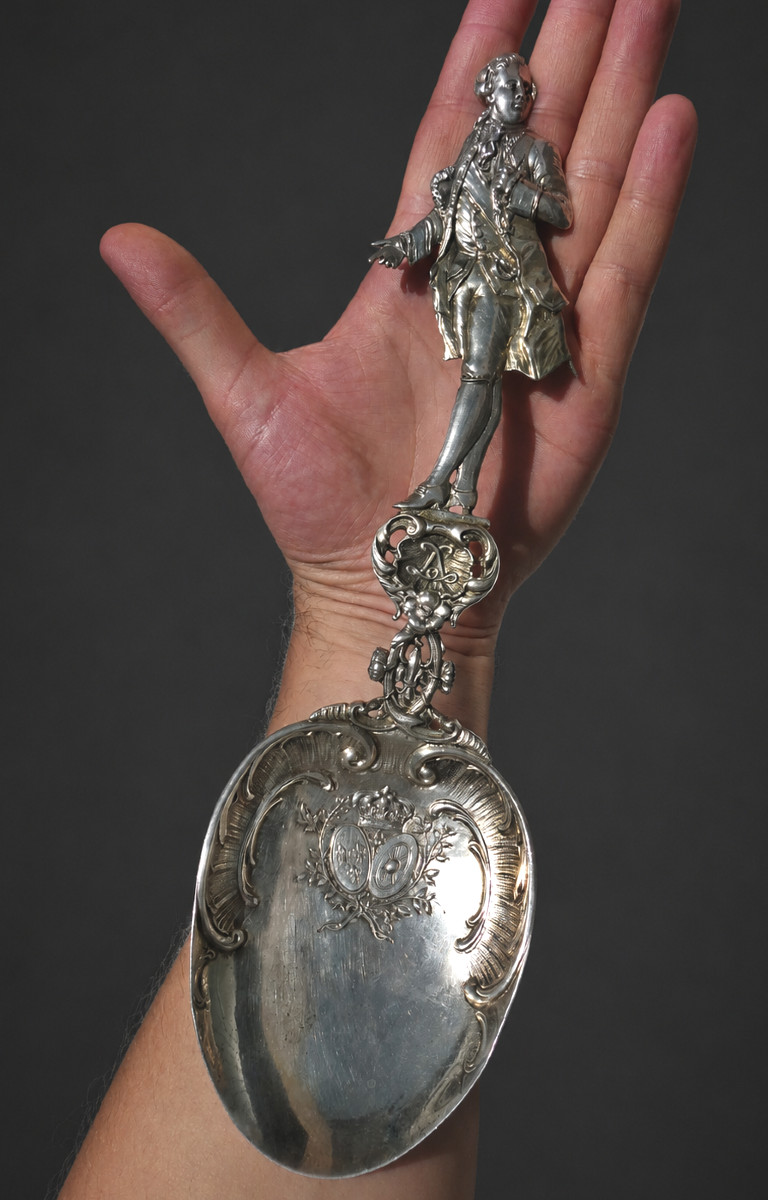 Large Piece In Solid Silver XIXth , Portrait Of Louis XVI , Historical Souvenir , Ladle