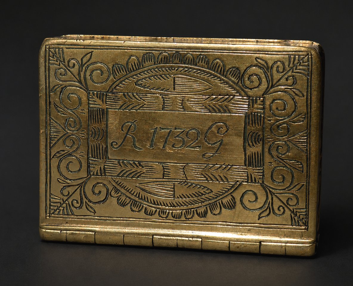 Tabatiere XVIIIe , Boite à Tabac , Laiton Gravé , Datée 1732 , Monogrammée Rg , Louis XV-photo-2