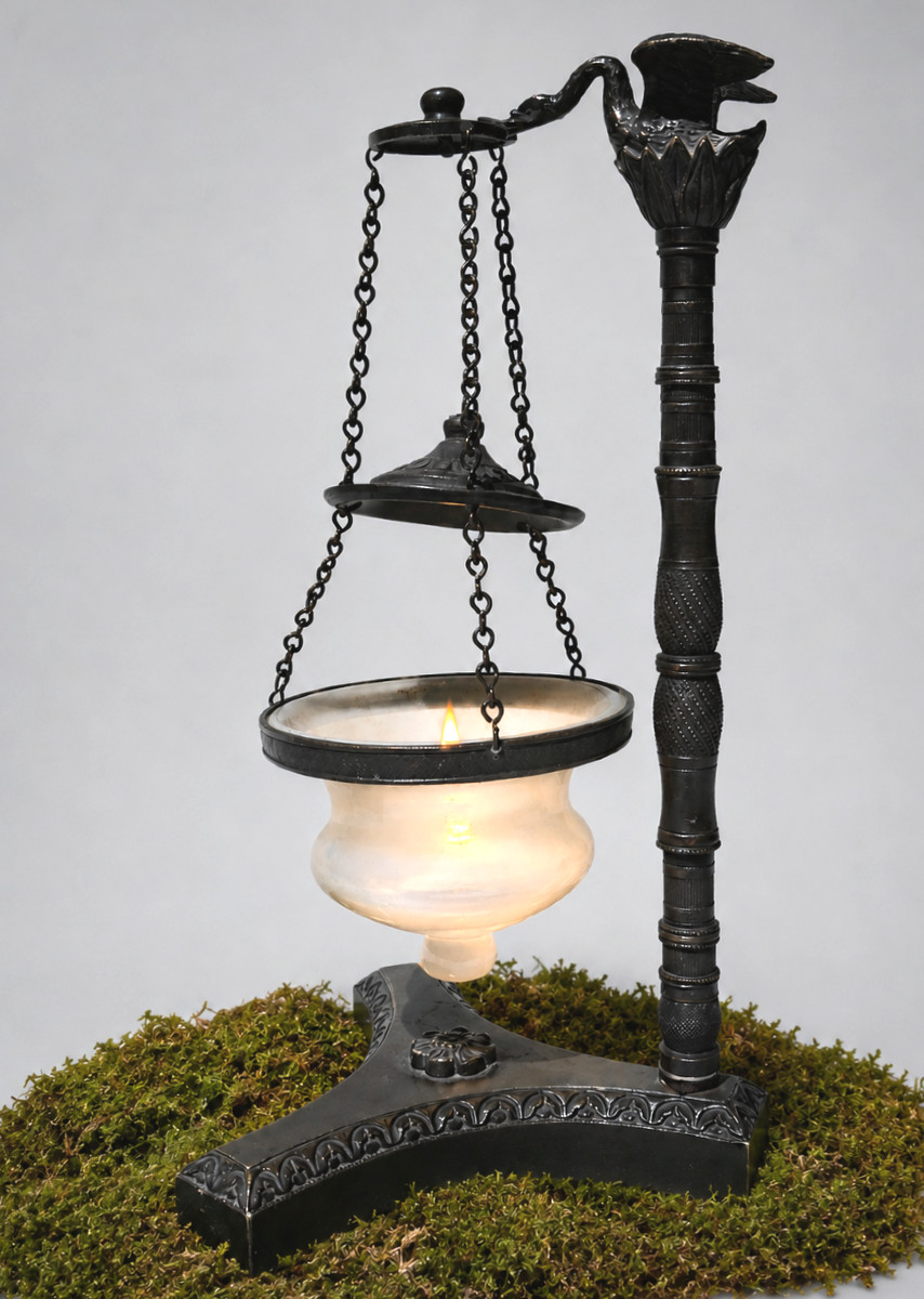 Lampe Veilleuse Epoque Charles X , Bronze Neo Gothique XIXe 1820 Opaline Savonneuse Bougeoir