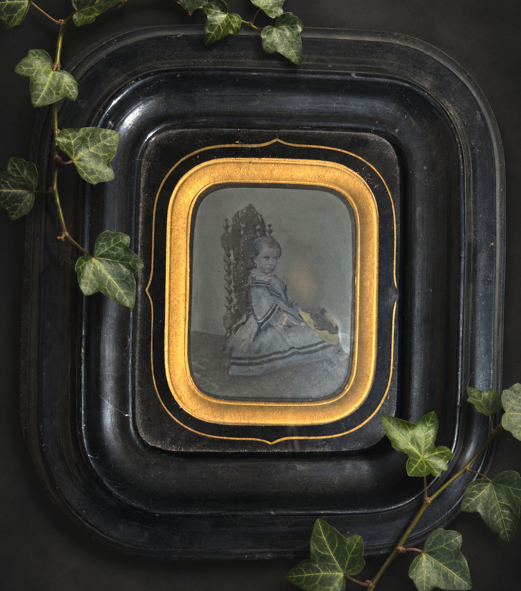 Antique Daguerreotype Photograph, Napoléon III Period, Fillette Robe Crinoline 1855