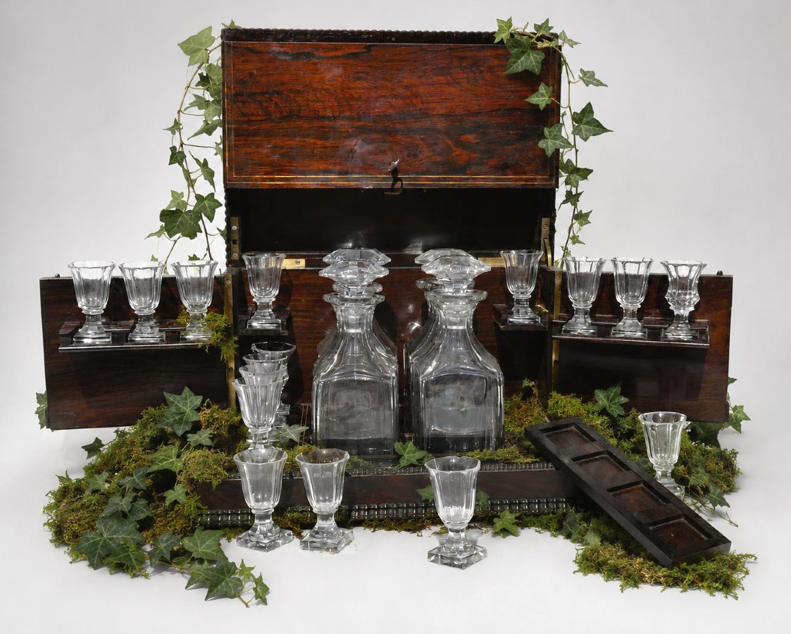Flamed Mahogany Liqueur Cellar, Cigars - Restoration Period, 19th Century , Casket , Baccarat