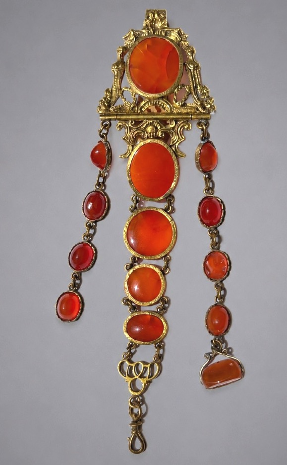 Châtelaine Jewel In Pomponne And Cornelian, Directoire Period, 18th Century