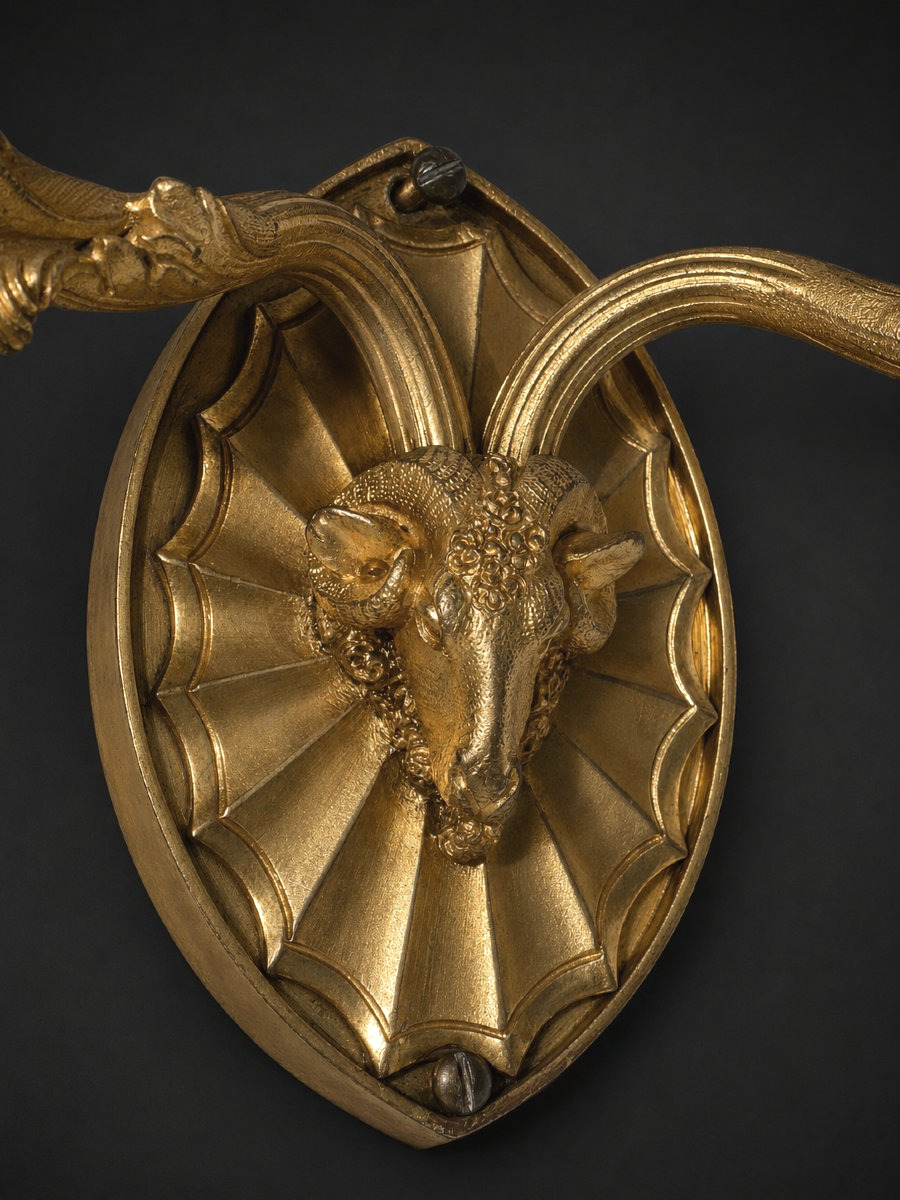 Paire d'appliques En Bronze Doré , Décor de Belier , Style Louis XVI , XIXe  , Deux bras -photo-2