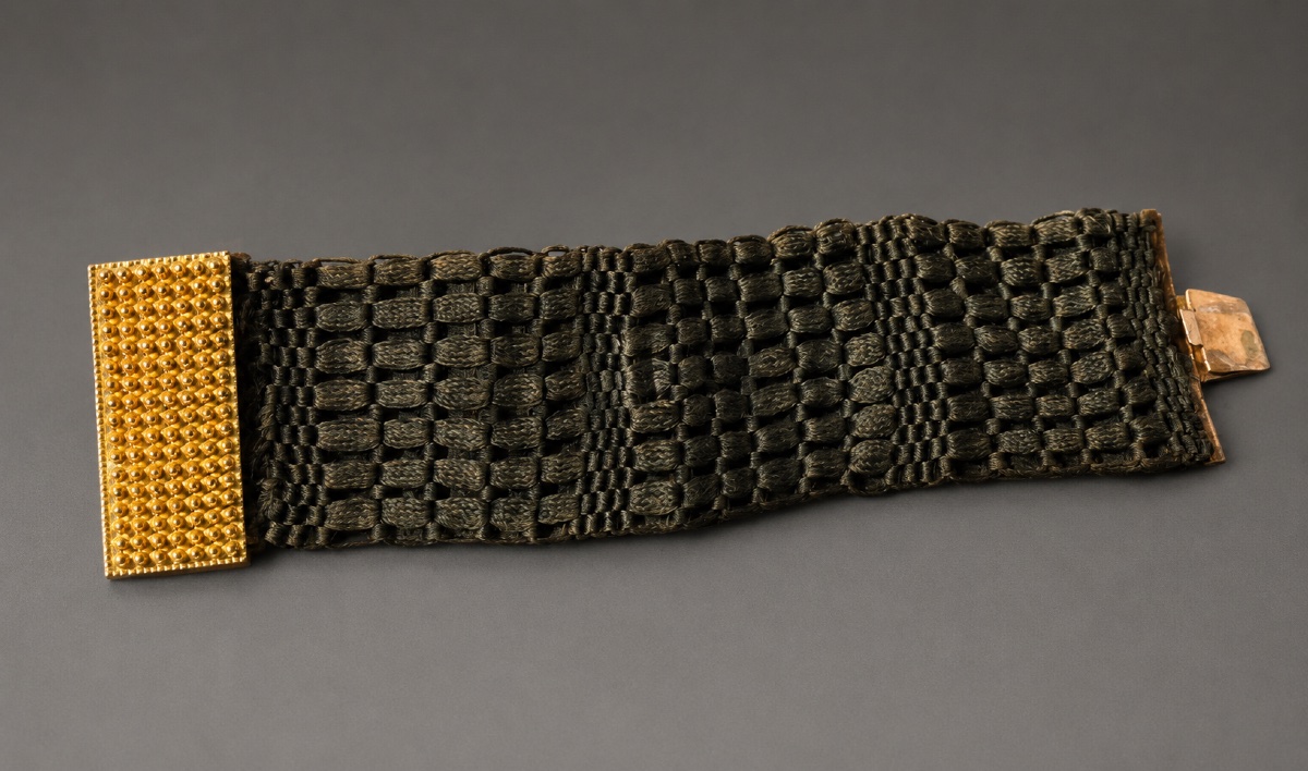 BRACELET MANCHETTE EPOQUE NAPOLEON III , SOUVENIR MARQUETERIE DE CHEVEUX POMPONNE BIJOU XIXE-photo-3