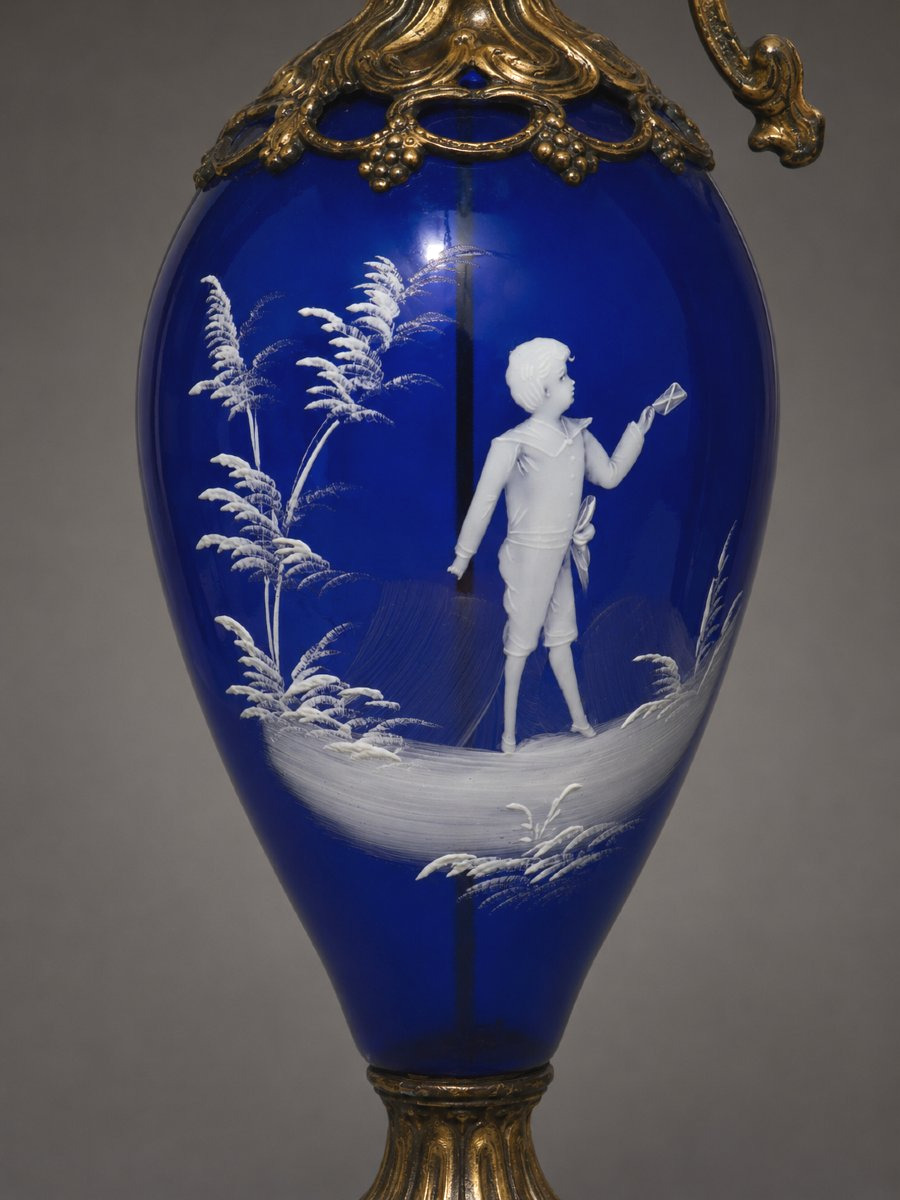 Important Pair Of Art Nouveau Cobalt-blue Glass Ewers With Mary Gregory Designs, 19th-century Vases-photo-3