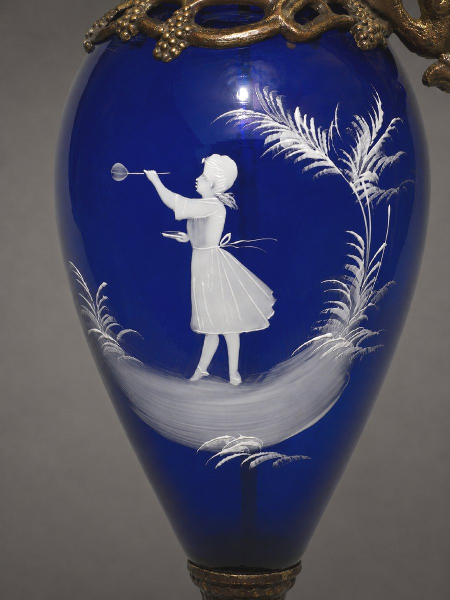 Important Pair Of Art Nouveau Cobalt-blue Glass Ewers With Mary Gregory Designs, 19th-century Vases-photo-1