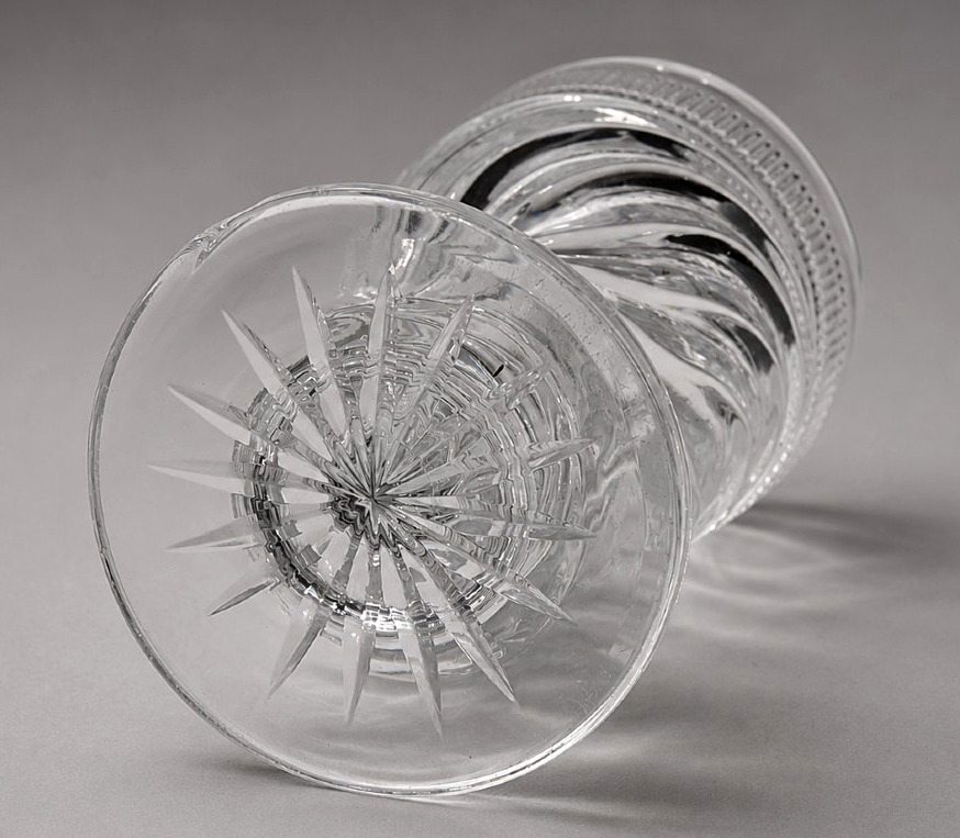 Serie de 6 verres En cristal Taillé & Moulé de Baccarat , Epoque Charles X , Style Empire 1800 -photo-1
