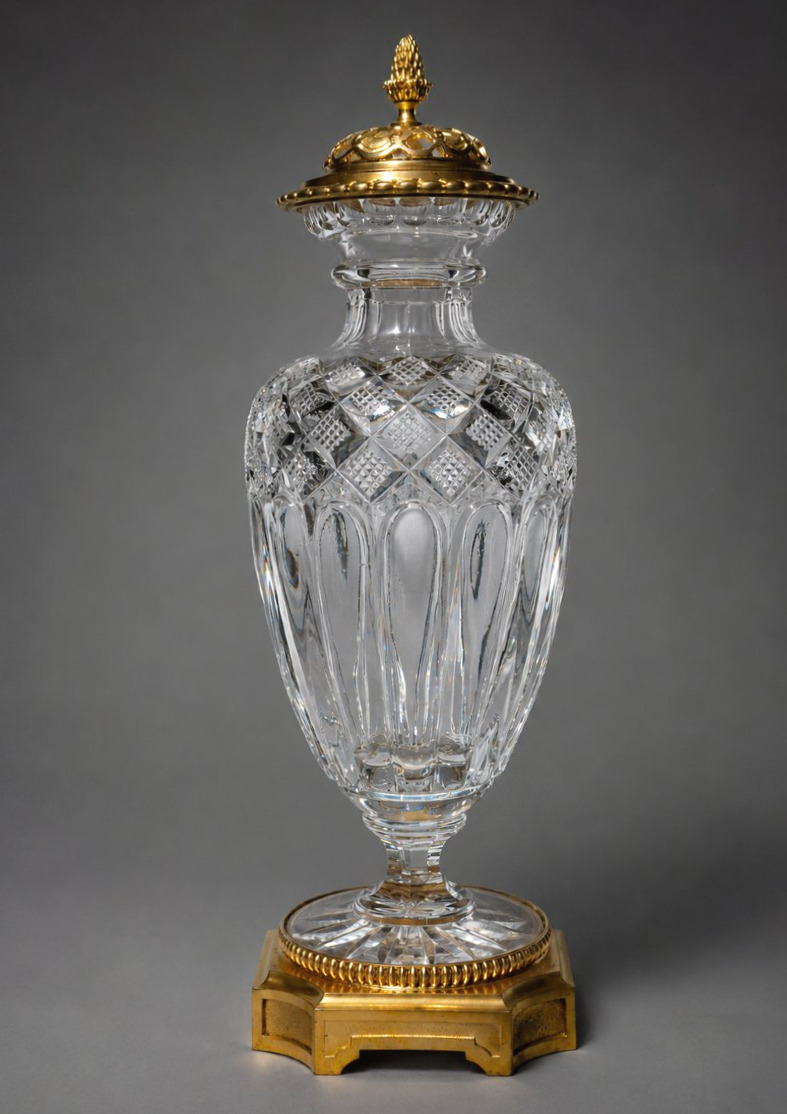 Large Scented Vase, 19th-century Baccarat Crystal, Charles X Period, 19th-century Gilded Bronze Base -photo-2