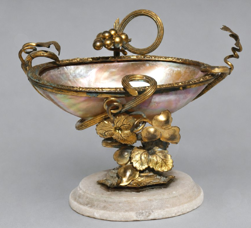 Baguier en nacre, bronze doré & albâtre – Époque Napoléon III , XIXe Dieppe , Vide Poche-photo-1