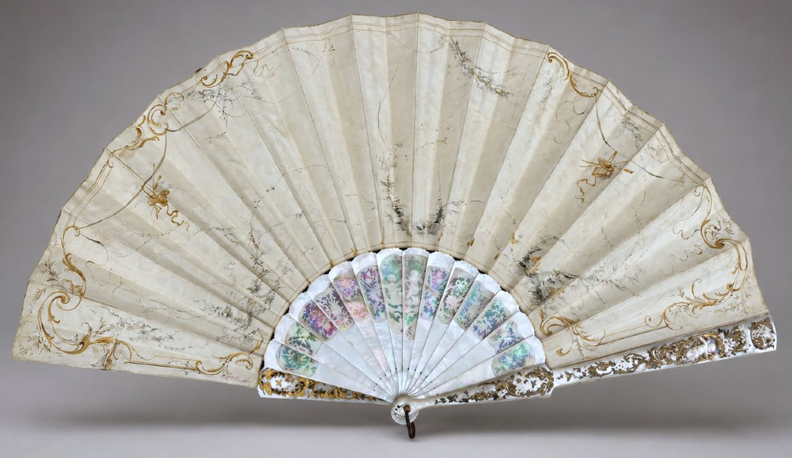  Eventail de la Maison Duvelleroy, feuille signée Gustave Lasselaz – Nacre sculptée 1890 Paris-photo-3