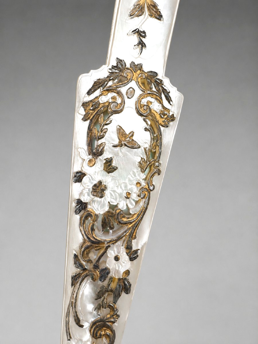  Eventail de la Maison Duvelleroy, feuille signée Gustave Lasselaz – Nacre sculptée 1890 Paris-photo-8