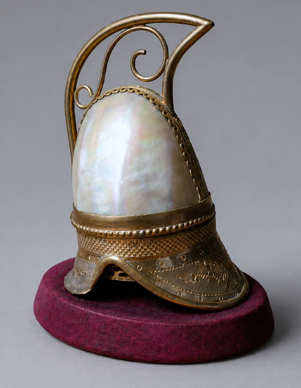 Boîte à bijoux en nacre & laiton ciselé en forme de casque de pompier Époque Napoléon III XIXE-photo-3