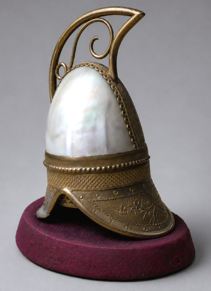 Boîte à bijoux en nacre & laiton ciselé en forme de casque de pompier Époque Napoléon III XIXE-photo-4