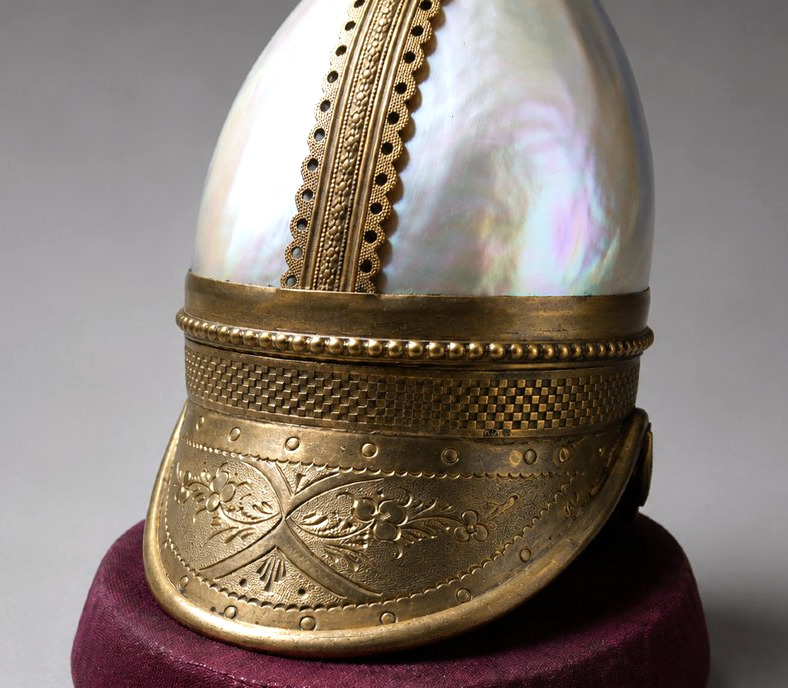 Boîte à bijoux en nacre & laiton ciselé en forme de casque de pompier Époque Napoléon III XIXE-photo-5