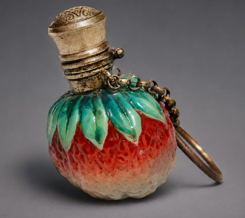 Flacon à Sels , Parfum Epoque Napoléon III , XIXe , Fraise , Verre Opalin , Fiole