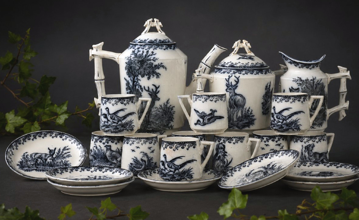 Service à Café en Faïence Fine à Décor "Chasse"  Fenal Frères, Pexonne  Vers 1880 Venerie XIXe