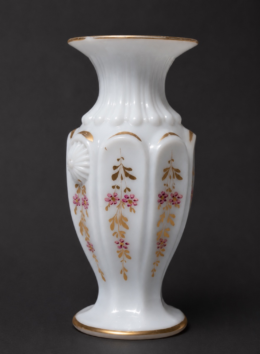 Charles X-era Opaline Violet Vase / Restored Circa 1820 In 19th-century Gothic Style-photo-1