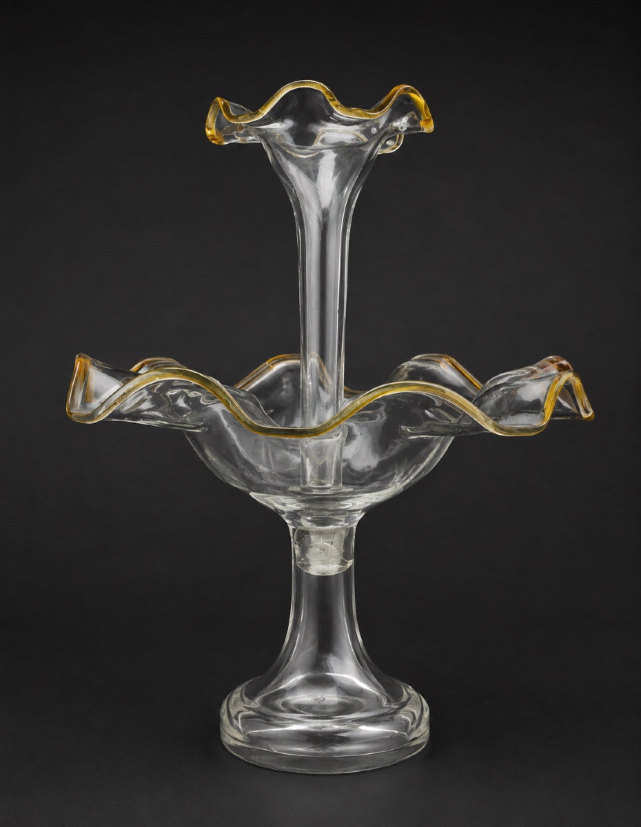 Napoleon III-era Tulip Vase, Table Centerpiece, Standing Bowl, 19th-century Blown-glass Planter-photo-3