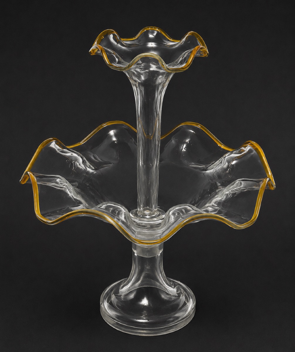 Napoleon III-era Tulip Vase, Table Centerpiece, Standing Bowl, 19th-century Blown-glass Planter-photo-4