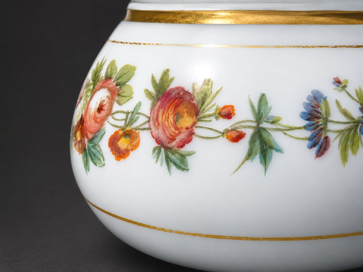 Covered Jar / Jam Jar In White Opaline With 19th-century Floral Design, Napoleon III Style, Baccarat-photo-1