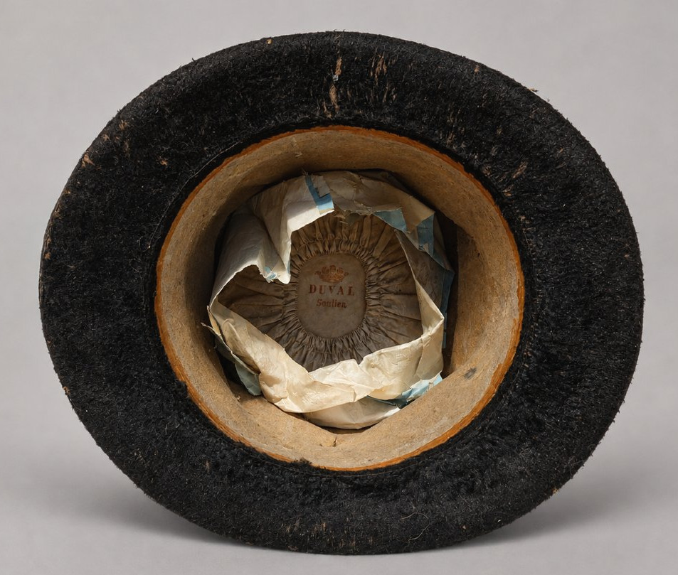 Antique Black Silk Top Hat – Maison Duval, Saulieu – 19th-century Napoleon III Hat-photo-1