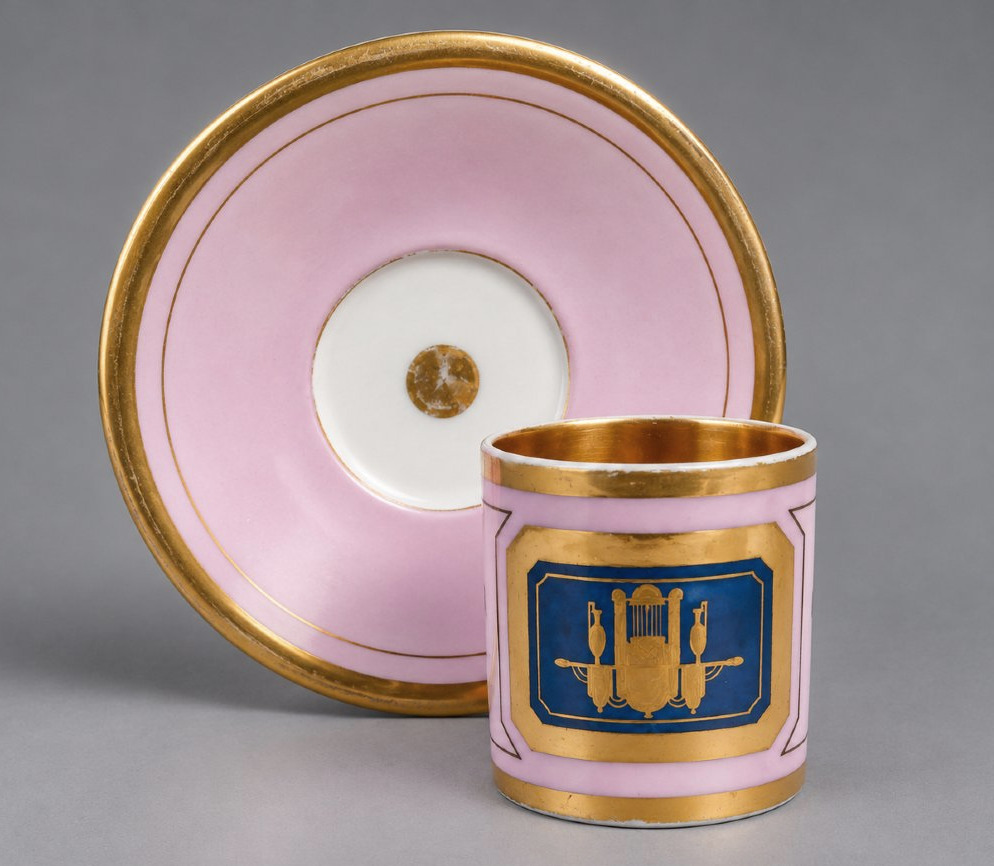 Porcelain Cup And Saucer With "warrior Attributes" Design, Empire/restoration Period-photo-4