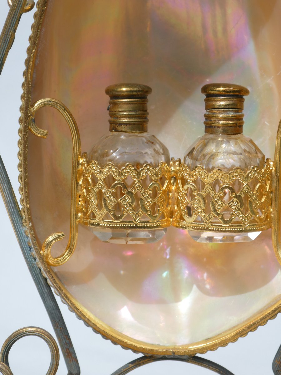 Perfume Cabinet, Palais Royal, Napoleonic III Period, 19th-century Baccarat; Mother-of-pearl Fragrance Box-photo-2