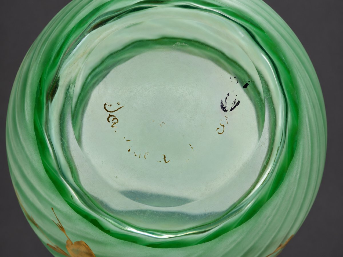 Vase En Verre Irisé , Escalier De Cristal XIXe Siecle , Verre Emaillé , Dorure Art Nouveau-photo-1