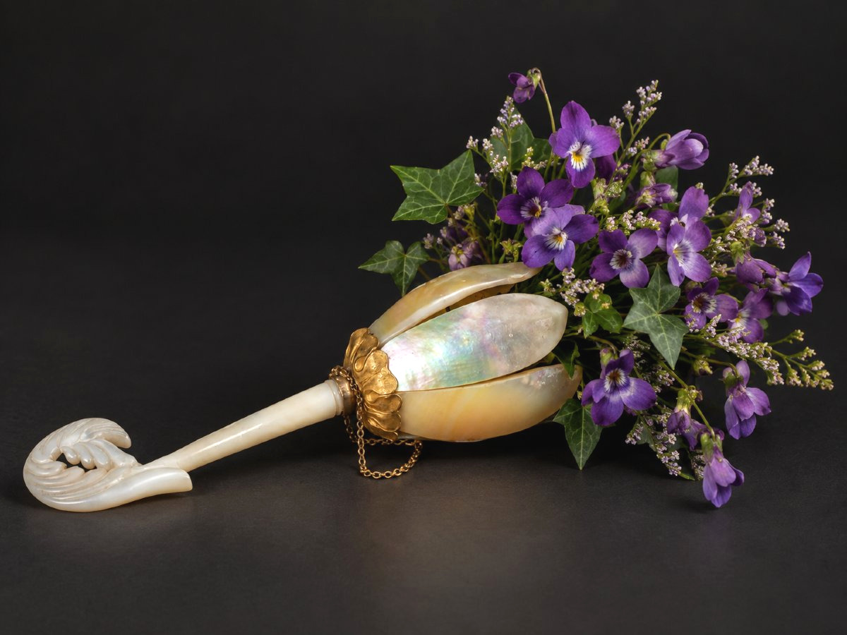 Prom Bouquet Holder, Mother-of-pearl & Pompon, Charles X Style, Paris, Palais Royal 1820, Jewelry