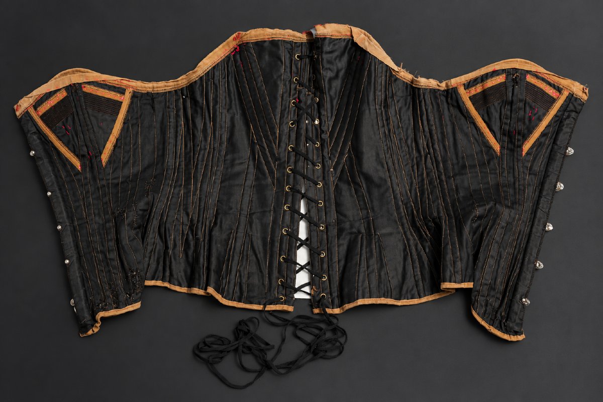 Corset , Lingerie XIXe , Mode Vers 1890 , Sous Vetement Mode , Belle Epoque , Satin Noir-photo-3