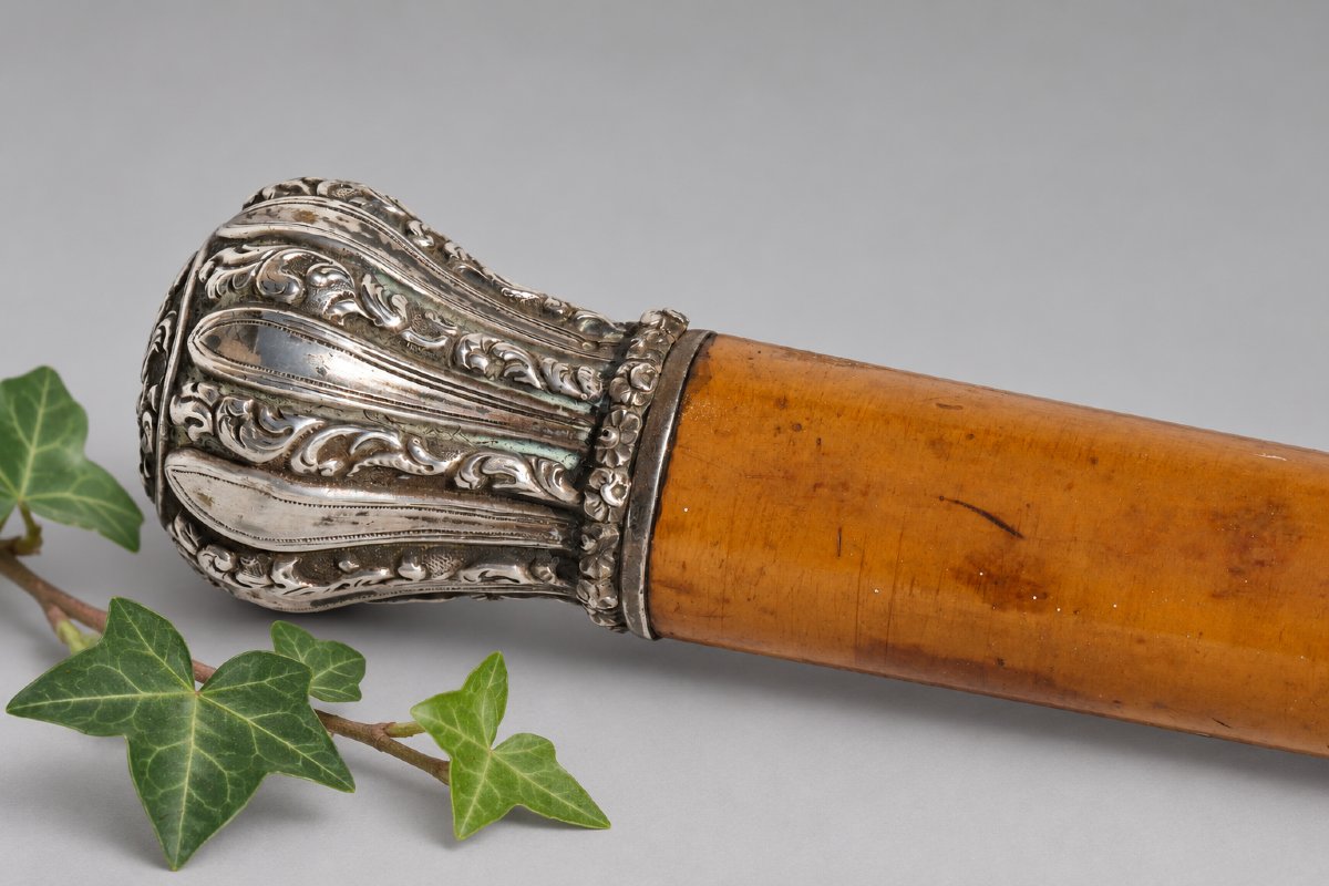 Canne d’époque Restauration vers 1830, pommeau en argent et fût en jonc de Malacca