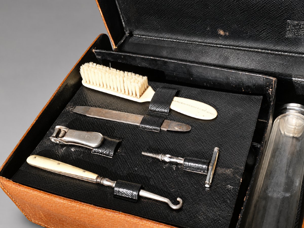 Louis Vuitton – Vanity Case / Leather Travel Kit, Bottles & Accessories, 20th Century, 1920-photo-2
