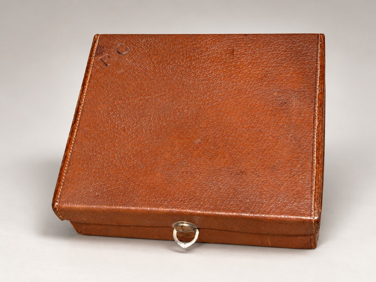 Louis Vuitton – Vanity Case / Leather Travel Kit, Bottles & Accessories, 20th Century, 1920-photo-1