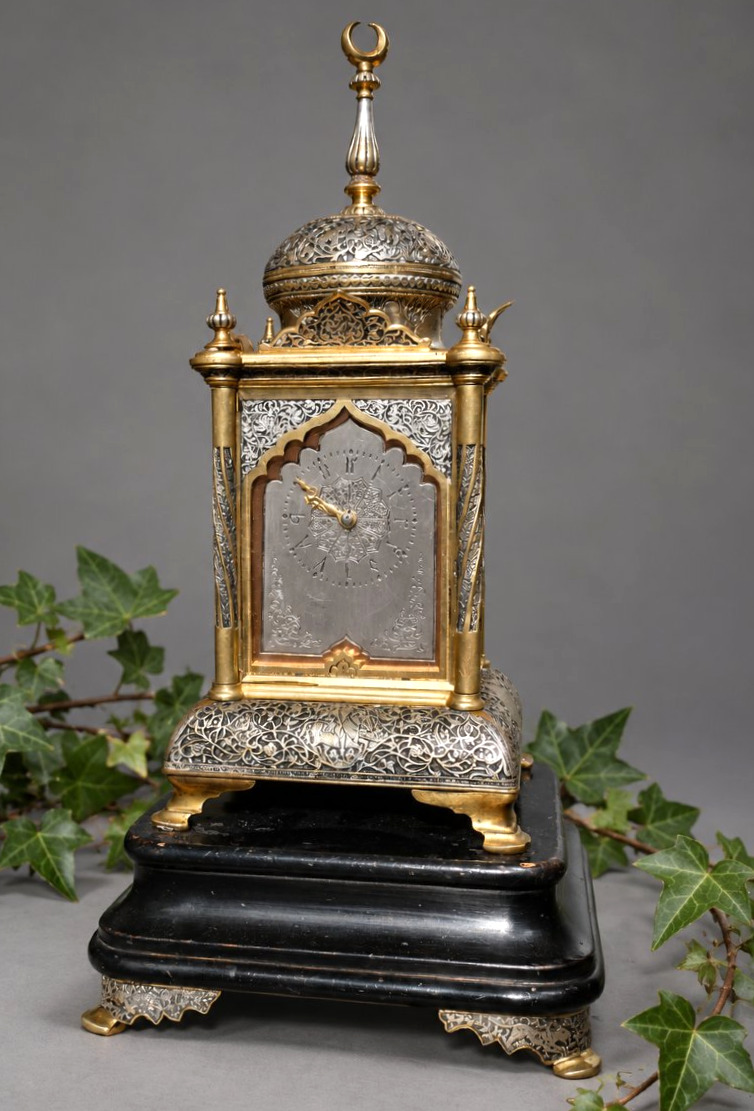 Pendule Orientaliste , Epoque Napoléon III , 1870-1880 , XIXe , Bronze Doré & Argenté , Perse 