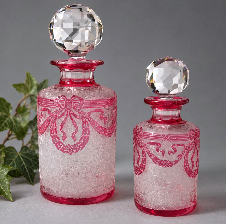 Service De Toilette En Cristal Rose Gravé à Décor De Guirlandes & Rubans Vers 1900 Saint Louis-photo-2