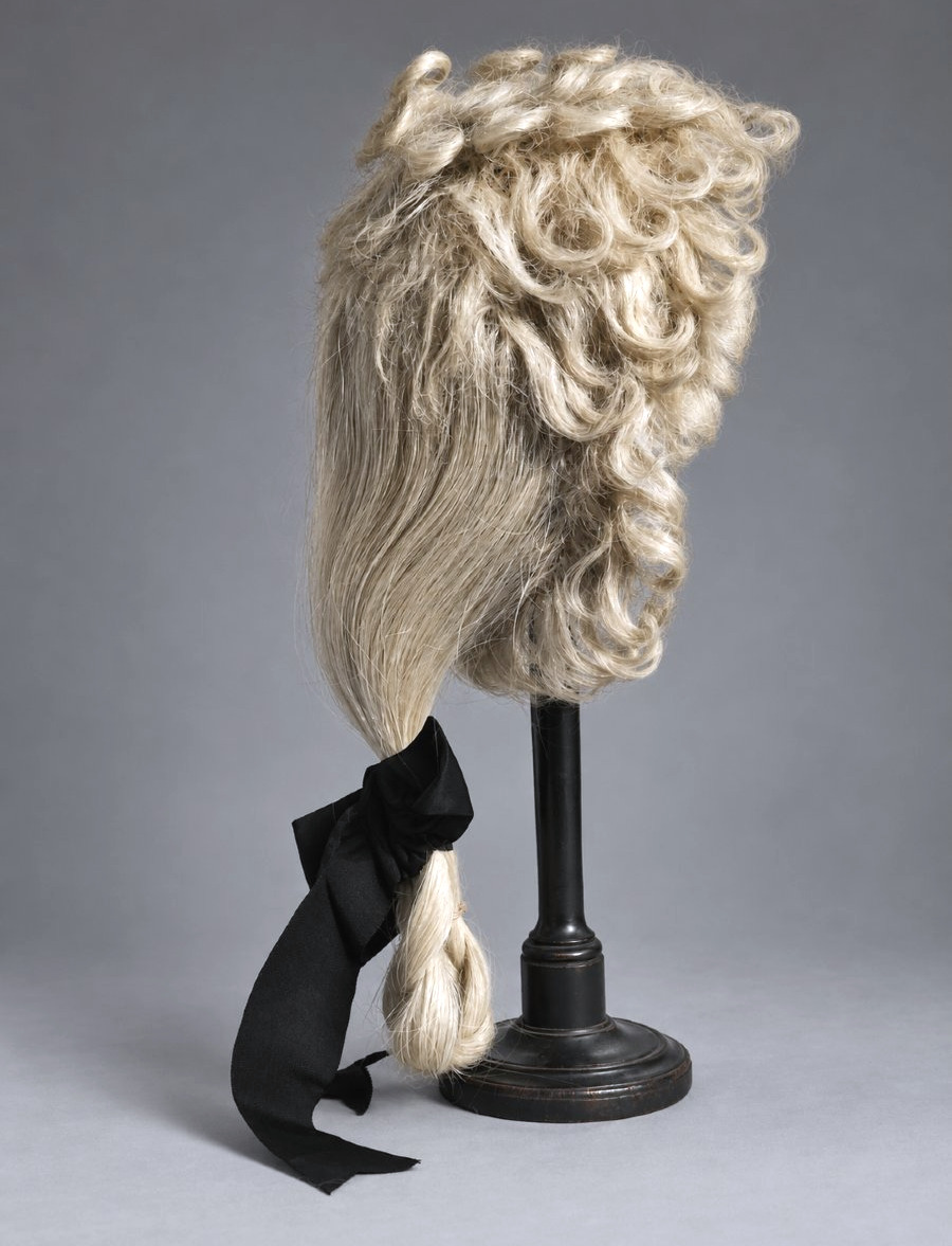 Perruque D'homme Style XVIIIe Siecle , Crin De Cheval , Boucle , Catogan , Costume Dandy 