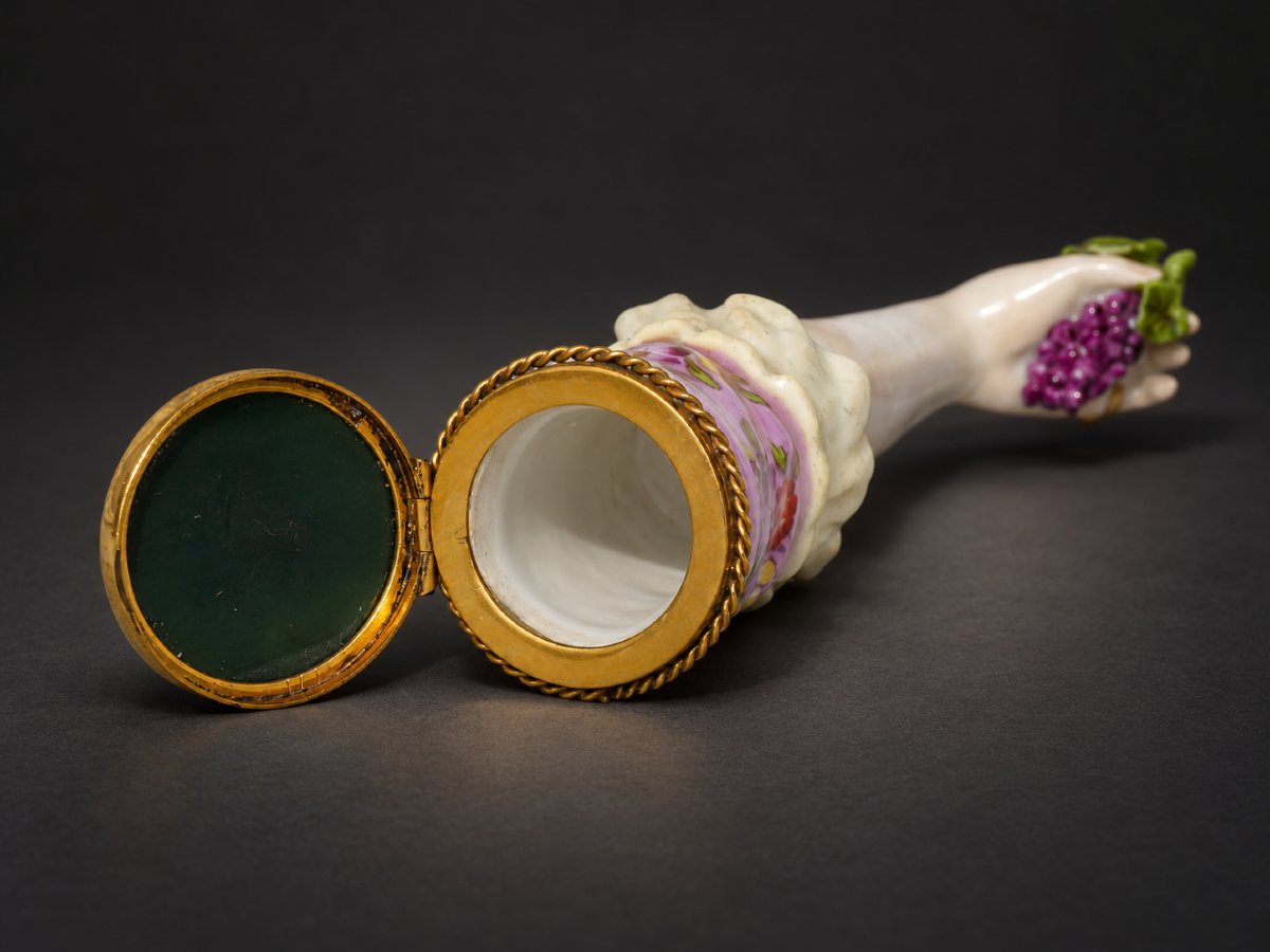 Porcelain Perfume/fragrance Case With Grape Design, 19th Century, 18th-century Style, Mennecy / Meissen-photo-1