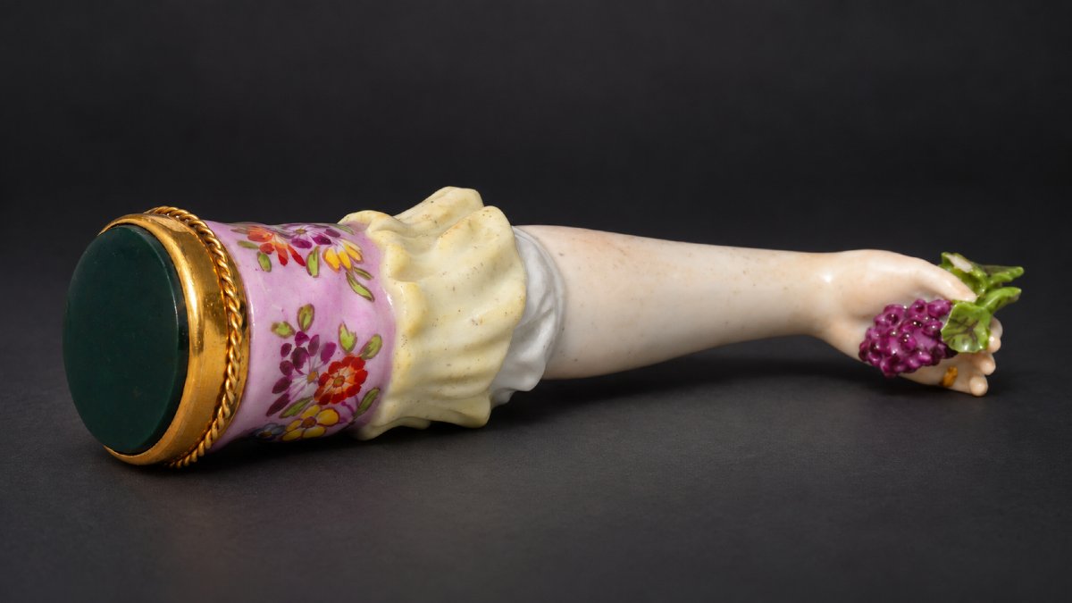 Porcelain Perfume/fragrance Case With Grape Design, 19th Century, 18th-century Style, Mennecy / Meissen