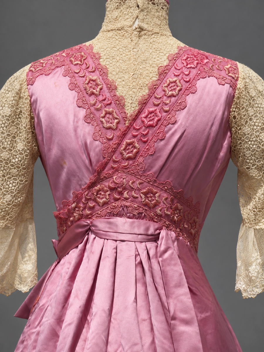 1910s Day Dress, Belle époque, Pink Silk, Vintage Lace Outfit Inspired By *titanic*-photo-3