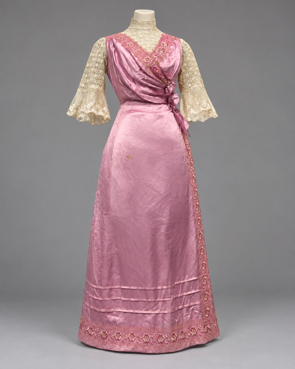 1910s Day Dress, Belle époque, Pink Silk, Vintage Lace Outfit Inspired By *titanic*