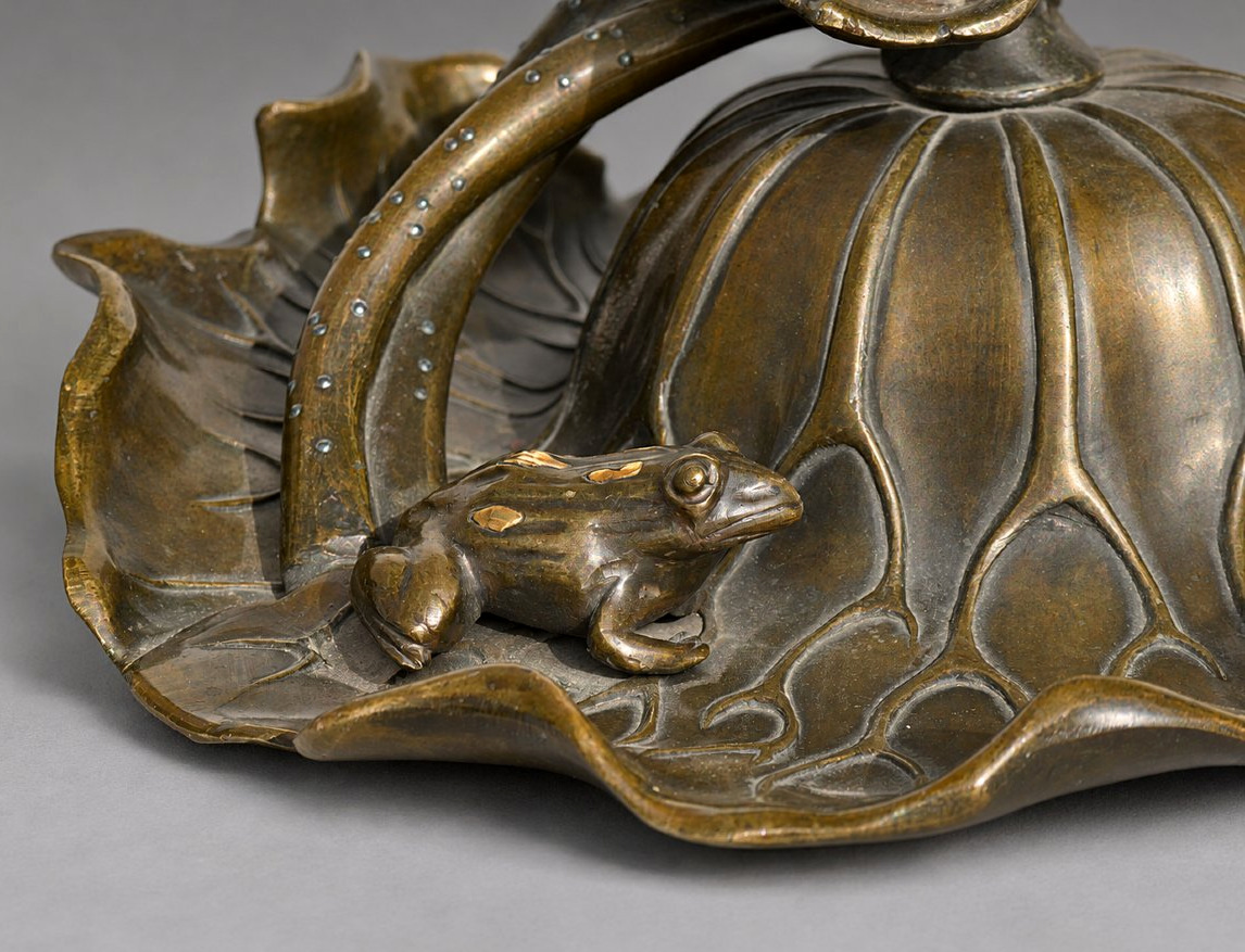 Japanese Incense Burner In Patinated Bronze, Ibis On A Lotus & Frog – Meiji Period, 19th Century-photo-6