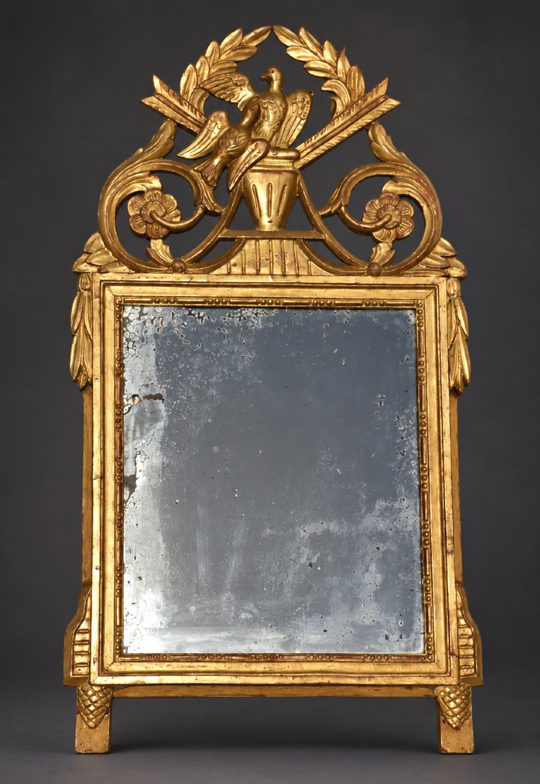 Louis XVI-style Gable-top Wedding Mirror In Gilded Wood With Doves – 18th Century 