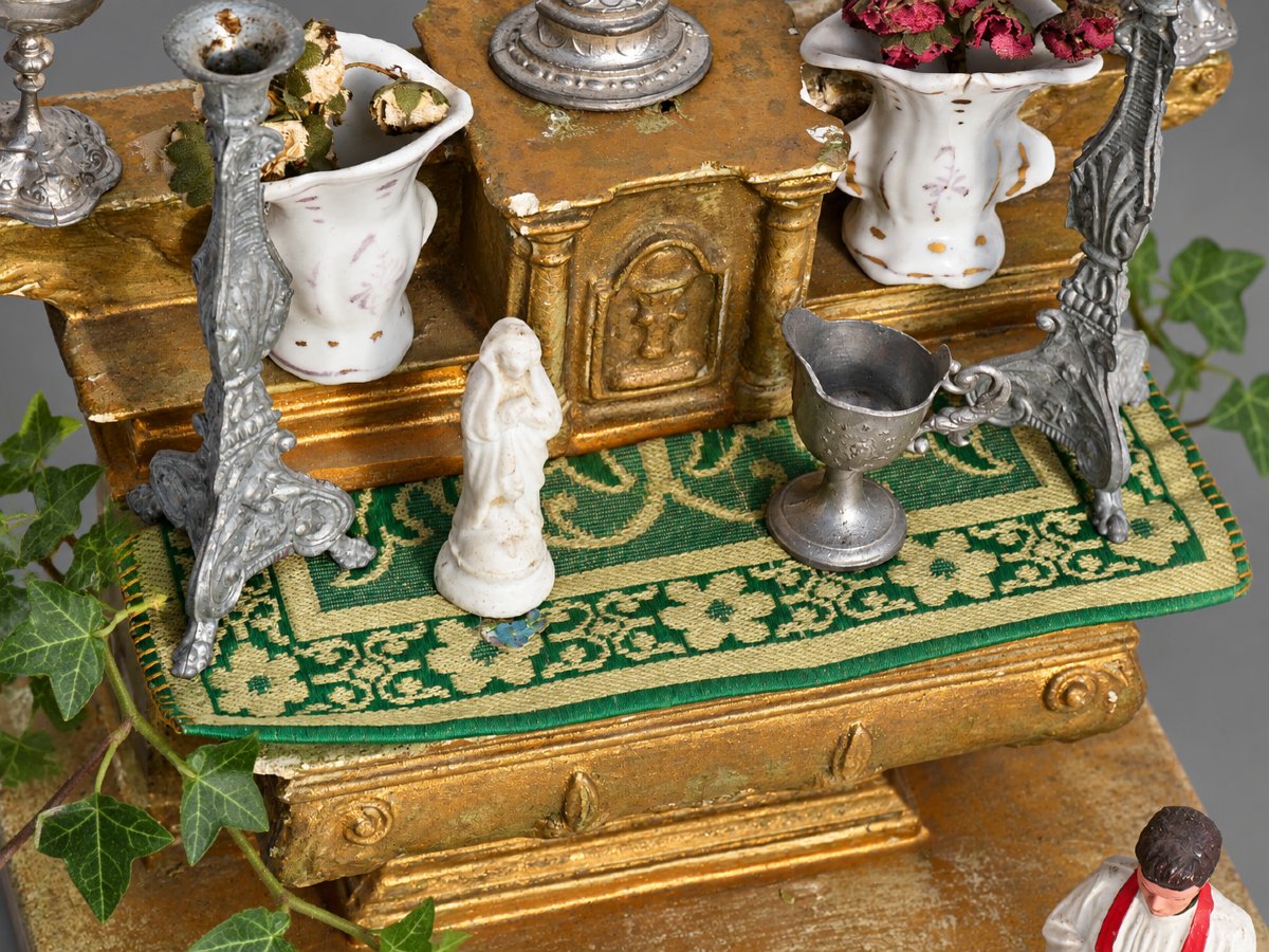 Antique Altar Set – Miniature Gilded Plaster Altar And Accessories – Circa 1900, Dinette -photo-3