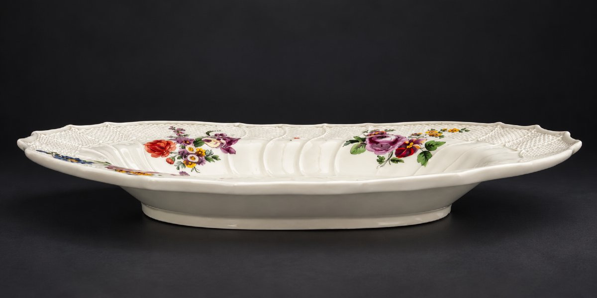 Large Oval Serving Dish In Polychrome Viennese Porcelain—18th Century, Louis XV Ozier-photo-2